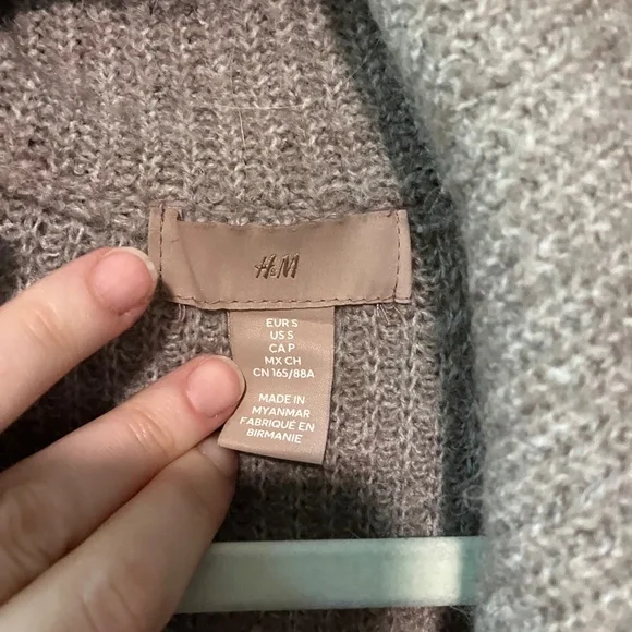 Oversized H&M Sweater - Picture 2 of 2